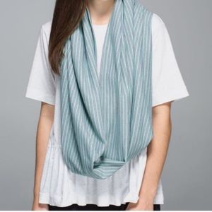 Lululemon Vinyasa Snap Scarf